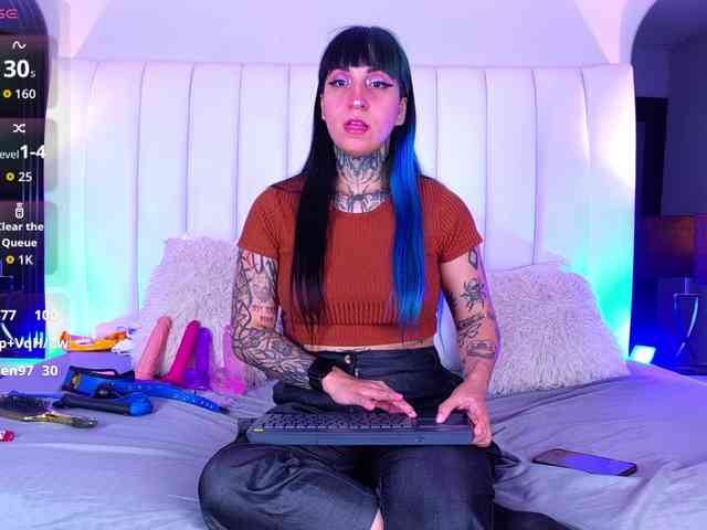 Izzy-Moon webcam