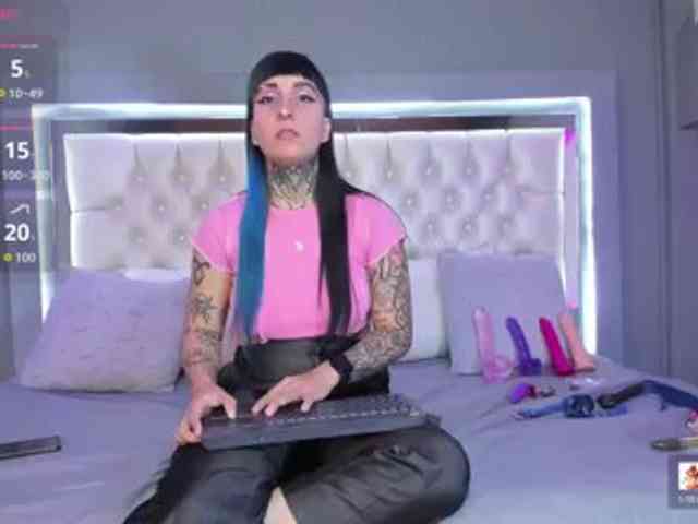 Izzy-Moon webcam