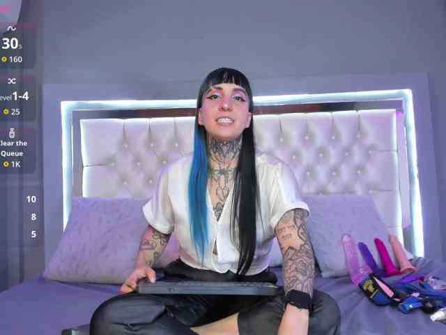 Izzy-Moon webcam