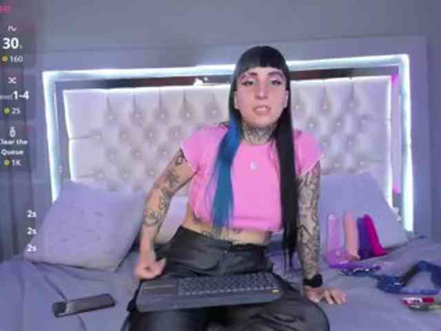 Izzy-Moon webcam