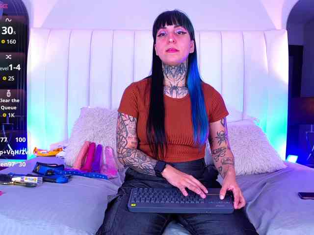 Izzy-Moon webcam