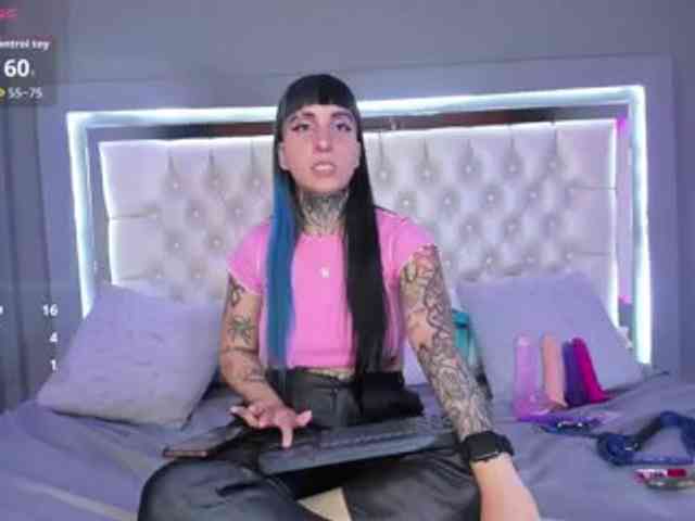 Izzy-Moon webcam