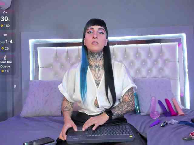 Izzy-Moon webcam