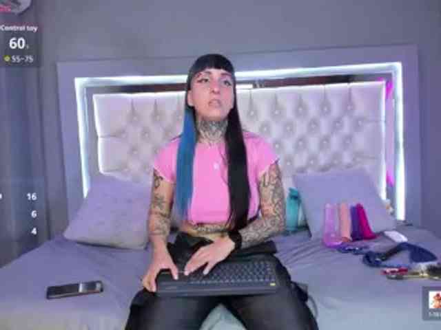 Izzy-Moon webcam