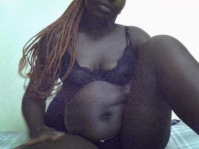 Prettyblacky live cam preview