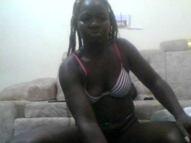 Prettyblacky live cam preview
