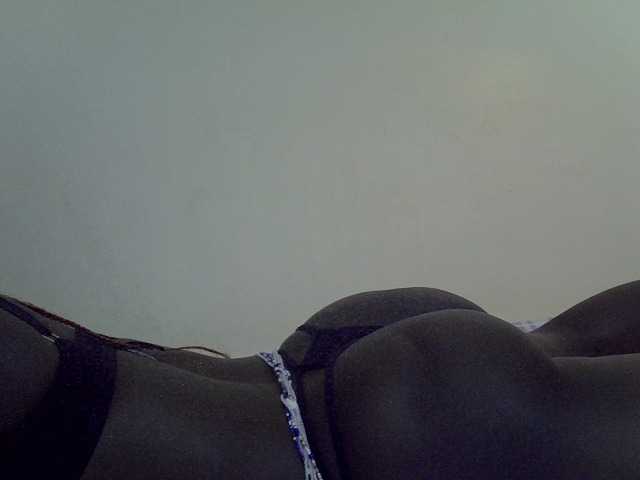 Prettyblacky live cam preview