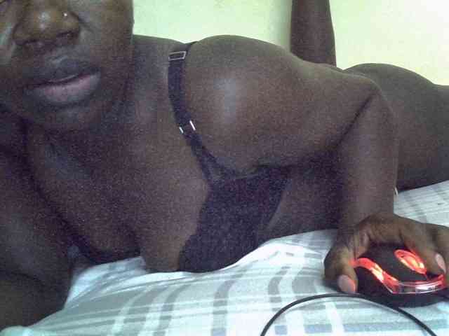 Prettyblacky webcam