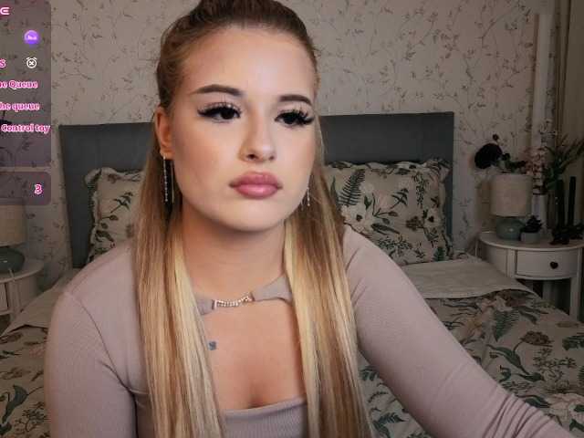 Kitty-m1la live cam on BongaCams