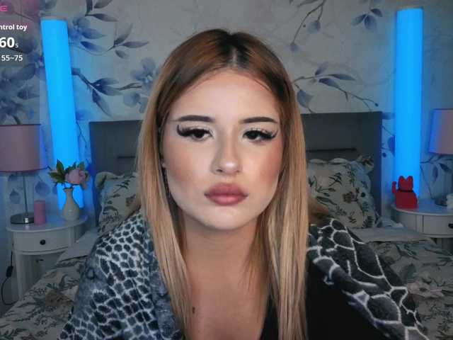 Kitty-m1la live cam on BongaCams