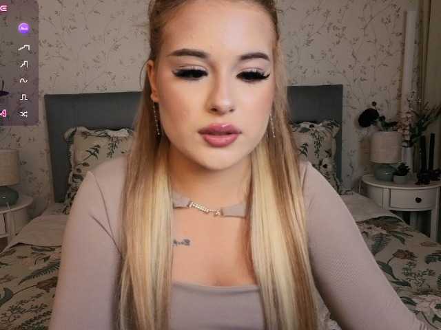Kitty-m1la live cam on BongaCams