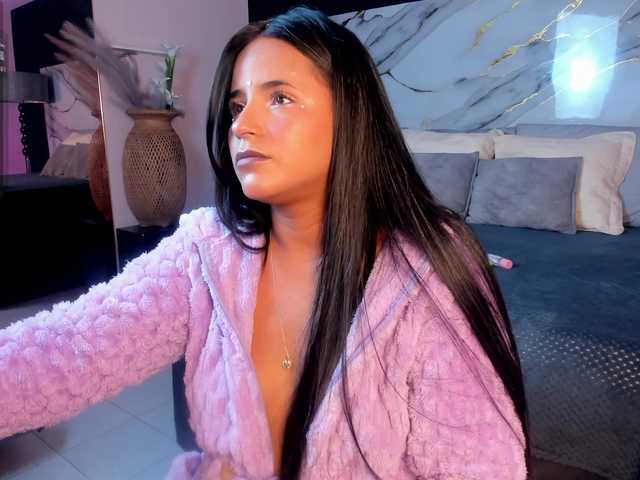 Mellodie-cute live cam on BongaCams