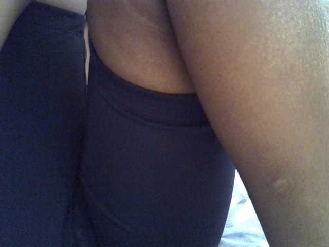 le modèle sweetbooty2 est en webcam porno dans un show sur le site bongacams, il possède les tags suivants: Ebony,Brunette,Trimmed