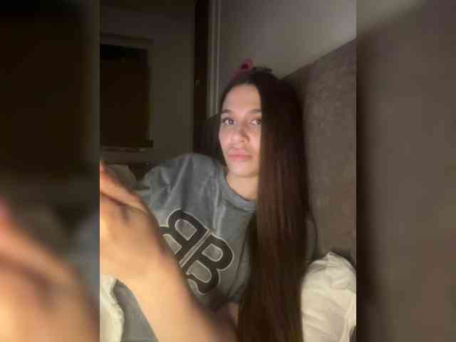 Maya033 webcam