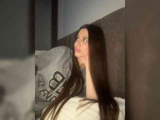 Maya033 webcam
