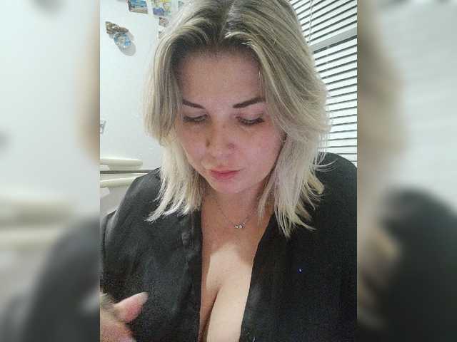 Dyia live cam preview