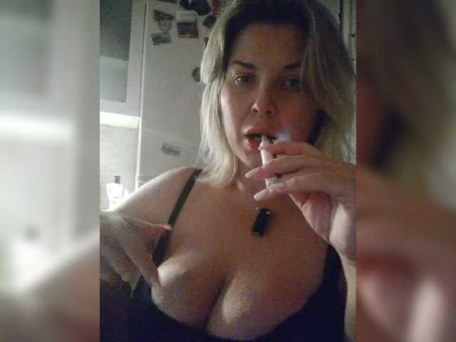 Dyia live cam preview