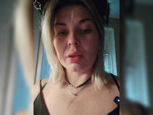 Dyia live cam preview