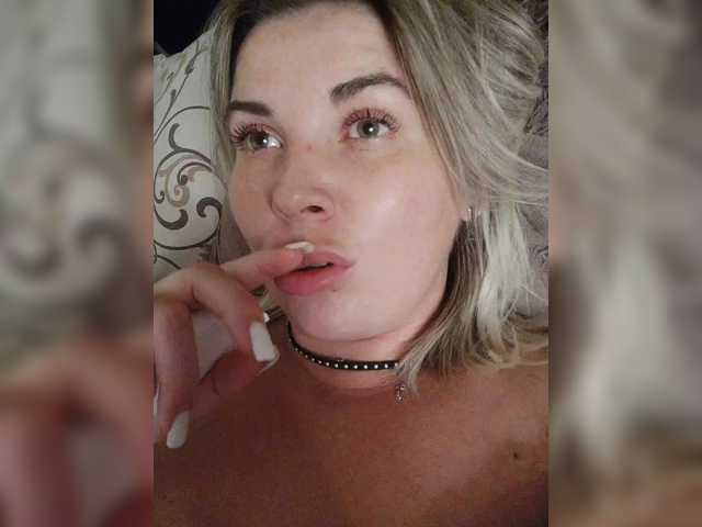 Dyia live cam preview