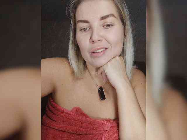 Dyia's cam show statistics and live stream