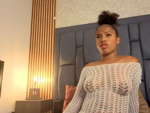 karolwarrior live cam on BongaCams