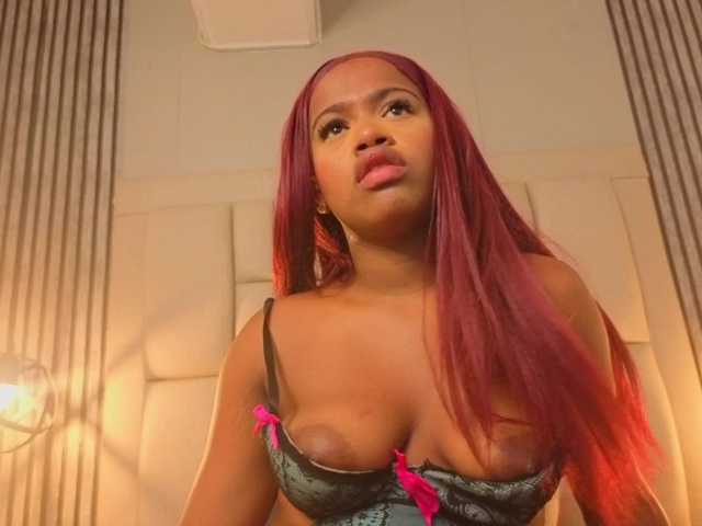 karolwarrior live cam on BongaCams