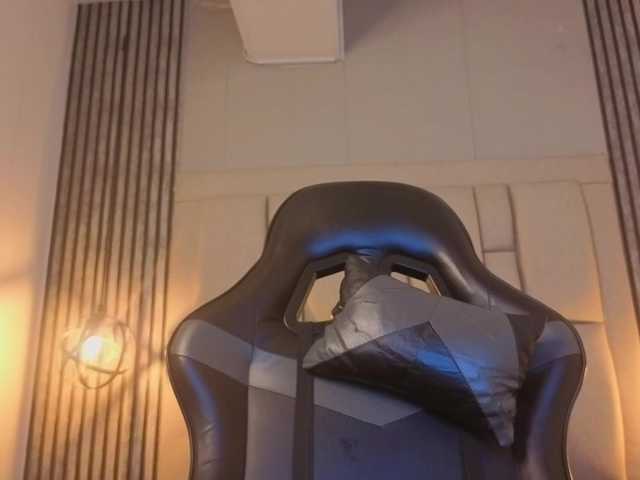karolwarrior live cam on BongaCams