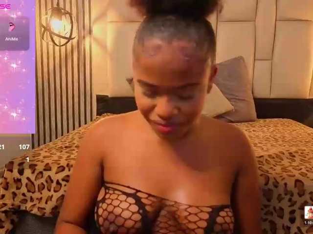 karolwarrior live cam on BongaCams