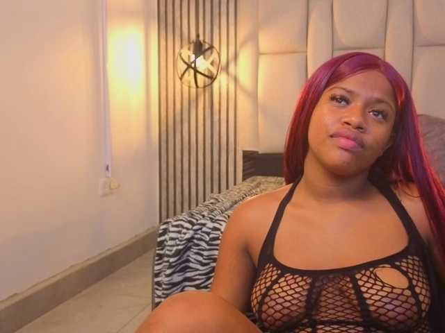 karolwarrior live cam on BongaCams