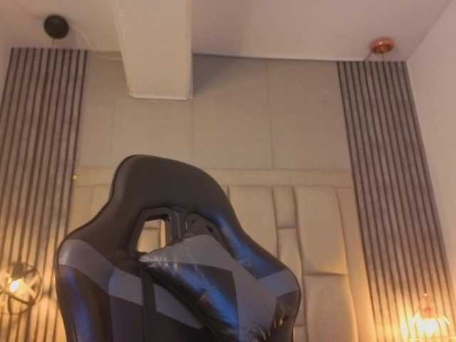 karolwarrior live cam on BongaCams
