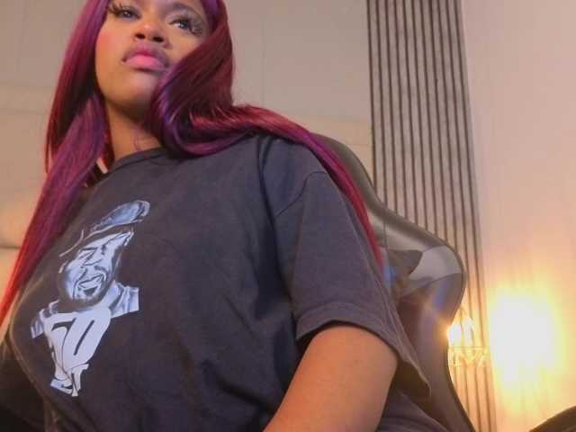 karolwarrior live cam on BongaCams