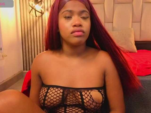 karolwarrior live cam on BongaCams