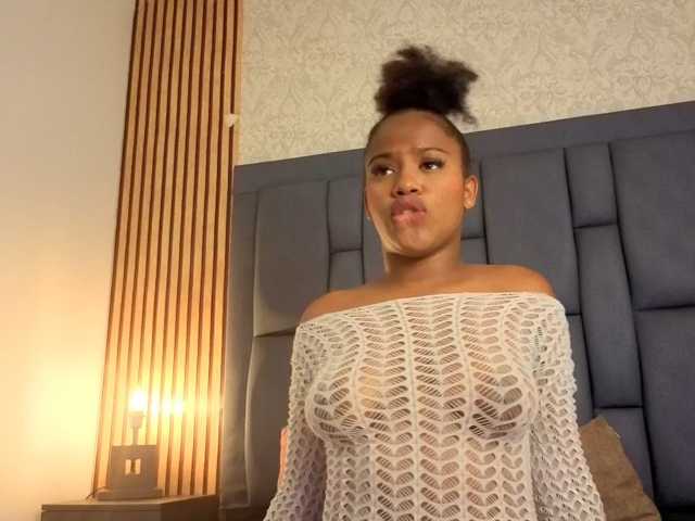 karolwarrior live cam on BongaCams