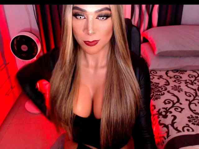 xSUCKTHYWOMANx cam