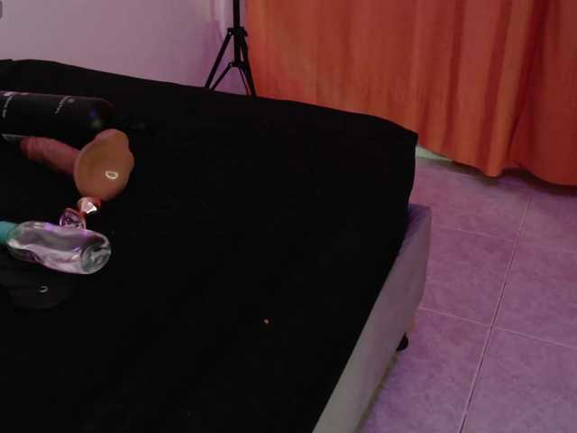 Amy-Cian live cam on BongaCams