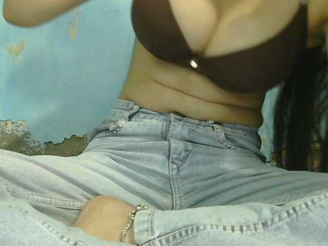 skinnyindiangirl77 live cam on BongaCams