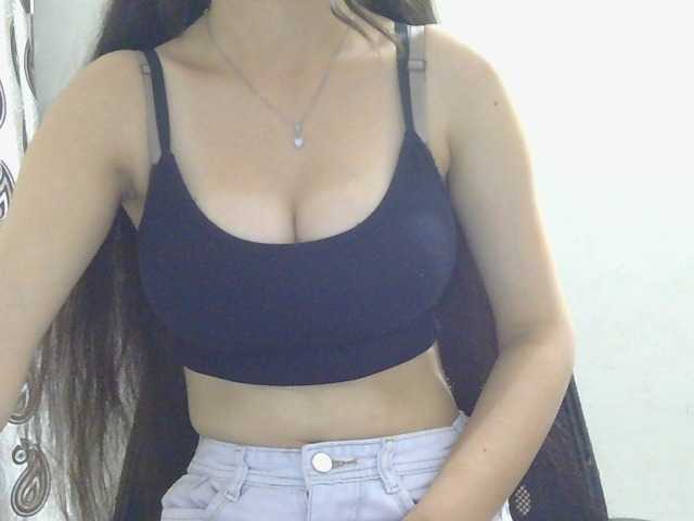 skinnyindiangirl77 live cam on BongaCams