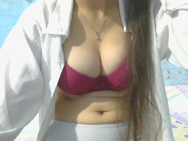 skinnyindiangirl77 live cam on BongaCams