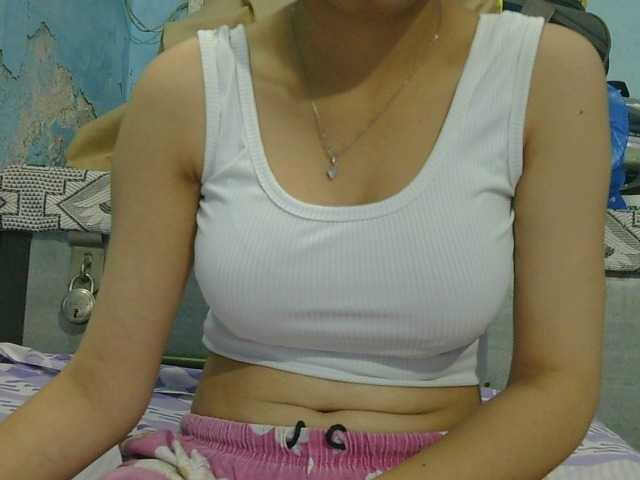 skinnyindiangirl77 — live female cam