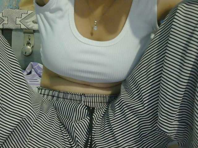 skinnyindiangirl77 live cam on BongaCams