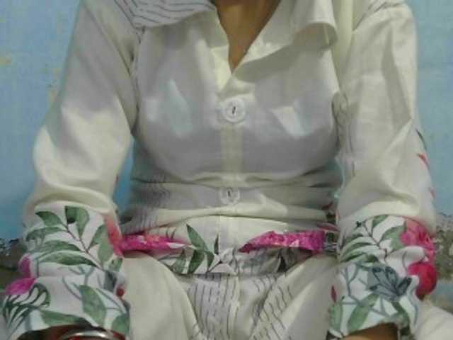 skinnyindiangirl77 live cam on BongaCams