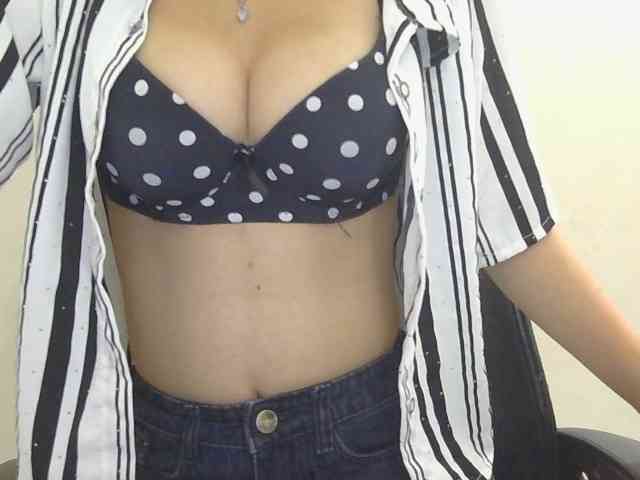 skinnyindiangirl... Live Webcam on BongaCams