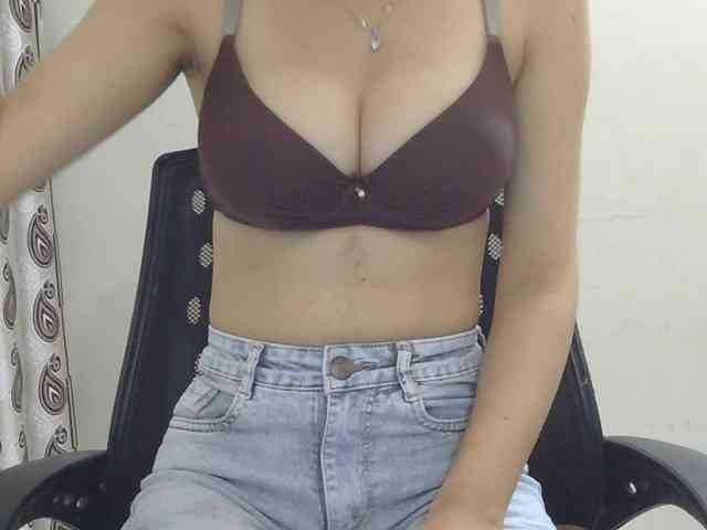 skinnyindiangirl77 webcam