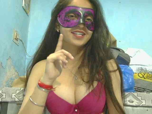 skinnyindiangirl77 webcam