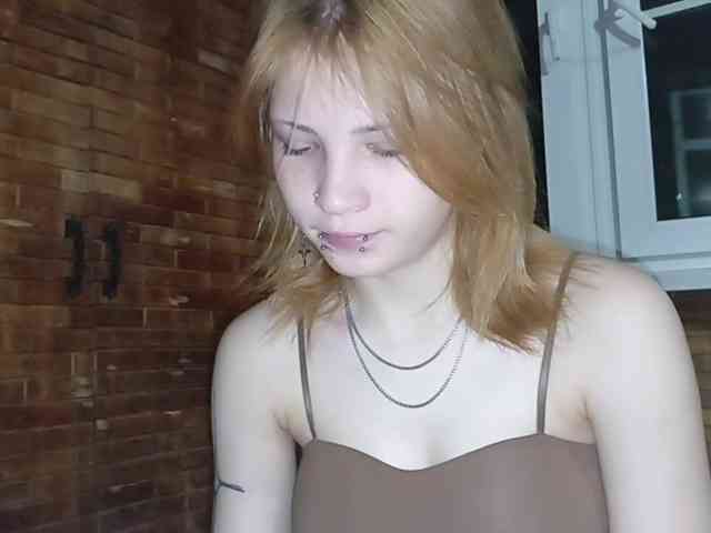 NikkiBlaze webcam