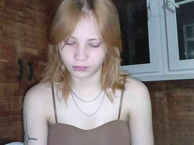 NikkiBlaze webcam