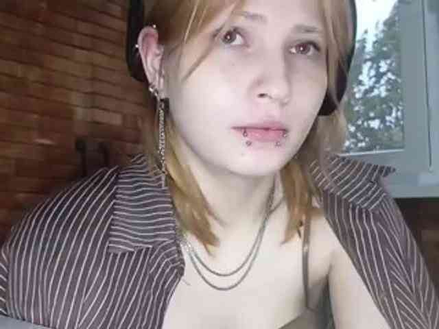 NikkiBlaze webcam