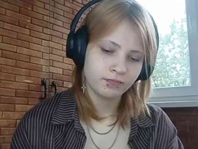 NikkiBlaze webcam