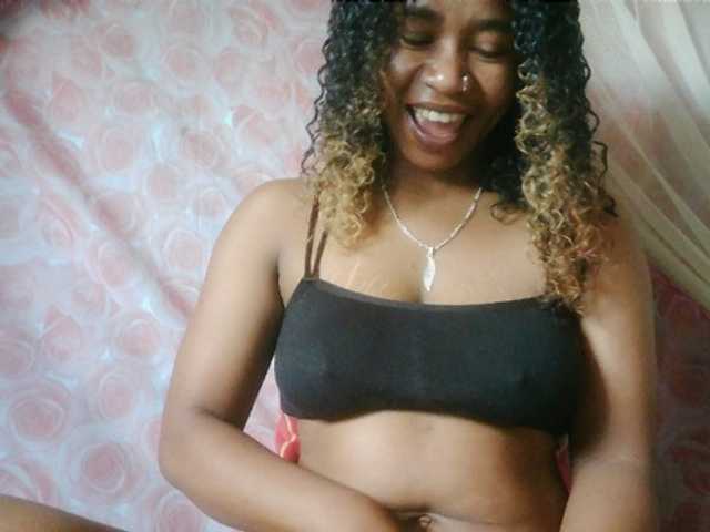 Mayrah07 live cam on BongaCams