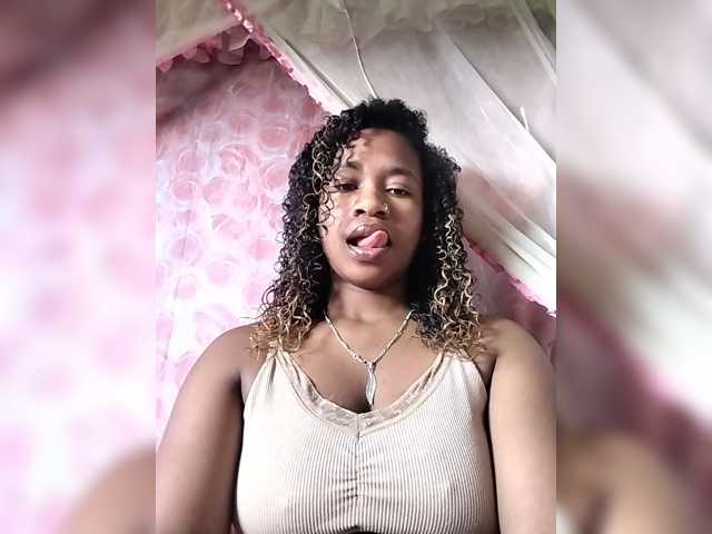 Mayrah07 live cam on BongaCams